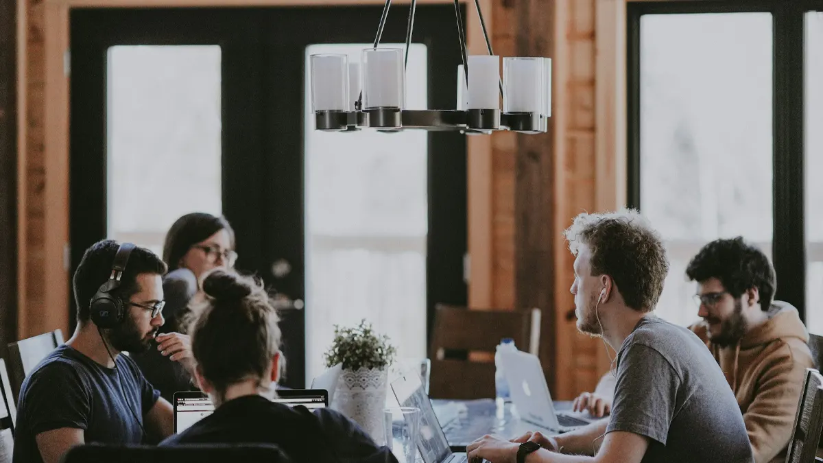 فعالیت تیمی فریلنسرها با فضای ابری